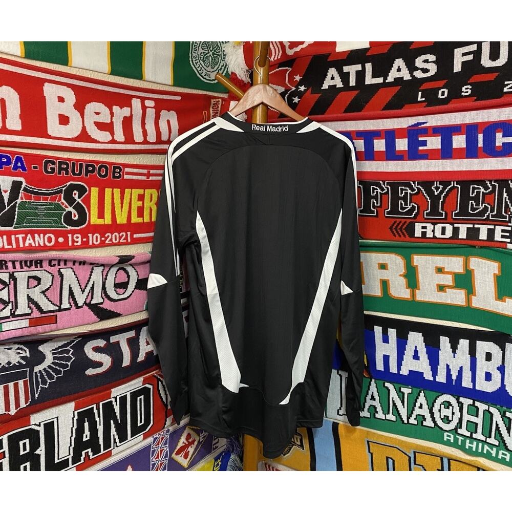 Real Madrid | Men’s Large Retro Long-Sleeve Jersey - Picture 7 of 7